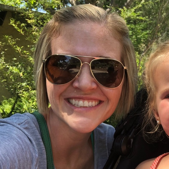 Meet your Posher, Cassie - Picture 2 of 2